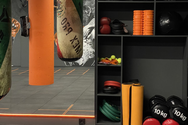 Продаж прибуткового спортивного клубу в центрі Києва